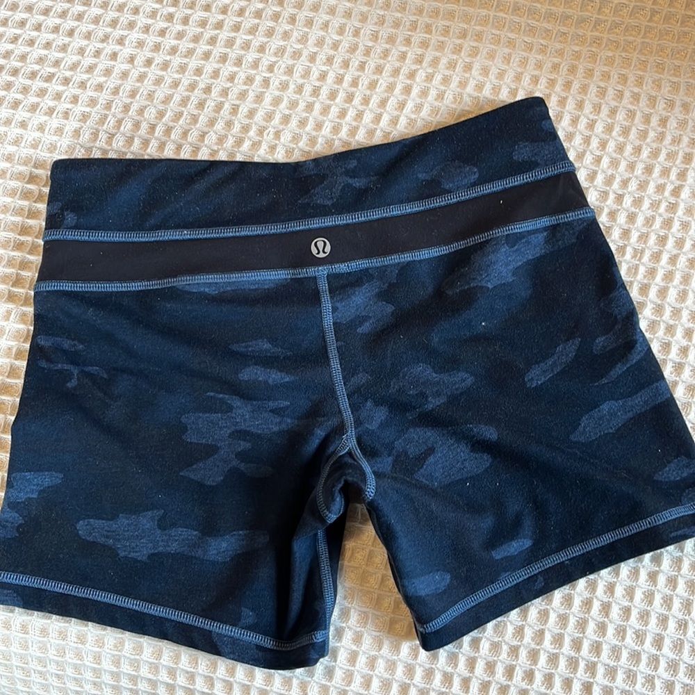 Lululemon blue camo shorts - Picture 2 of 2